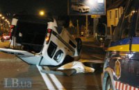 ДТП в Киеве: женщина на Lexus выехала на "встречку", протаранила Citroen, бросила машину и убежала