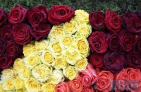 Тимошенко в лікарню принесли 365 троянд