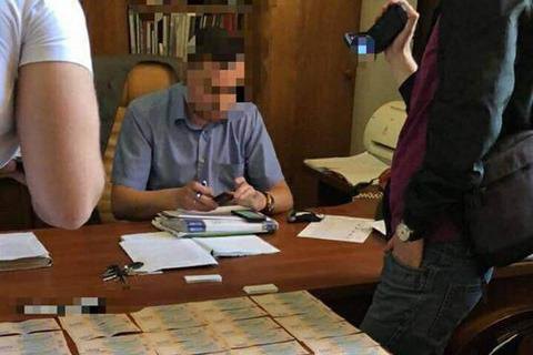 Руководителя харьковского вокзала поймали на получении 350 тыс. грн отката