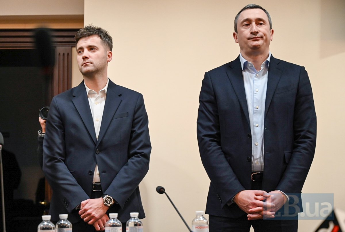 Олексій Чернишов (праворуч) під час засідання суду 