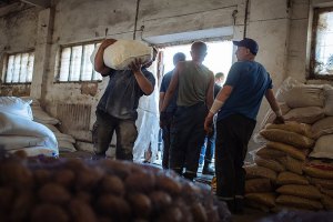 Українську гуманітарну допомогу доставили у 10 міст Донбасу