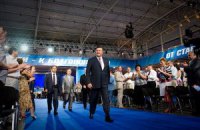 Янукович захищається від свого оточення, - Чорновіл