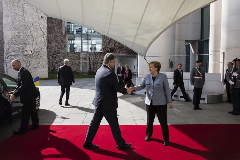 Порошенко розпочав переговори з Меркель