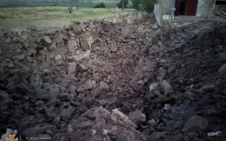 На Миколаївщині через падіння уламків дрона горіли складські приміщення