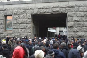 В Харькове сепаратисты ворвались во двор горсовета