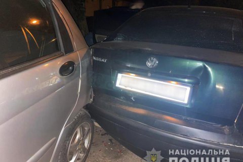 В Николаеве трое воров, убегая от полиции, повредили четыре автомобиля