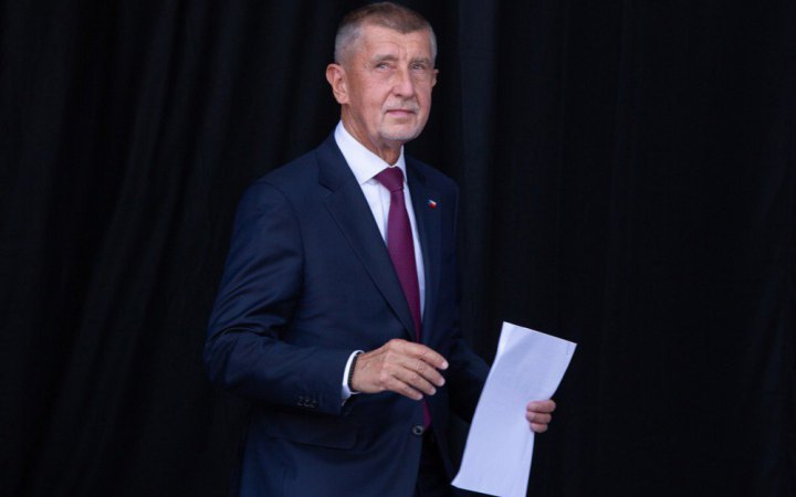 Експрем’єра Чехії Бабіша госпіталізували після побиття милицею на передвиборчому мітингу