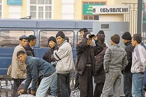 Рабочие из Китая занимают места уехавших в Россию таджиков