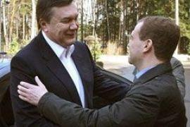 Медведев может приехать на День рождения Януковича