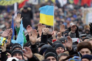 Жители Ровно вышли на митинг против власти