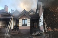 Под Киевом возник крупный пожар в ресторанном комплексе