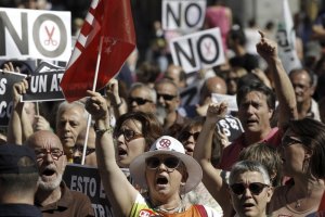 Испанцы выступают против антикризисного плана правительства