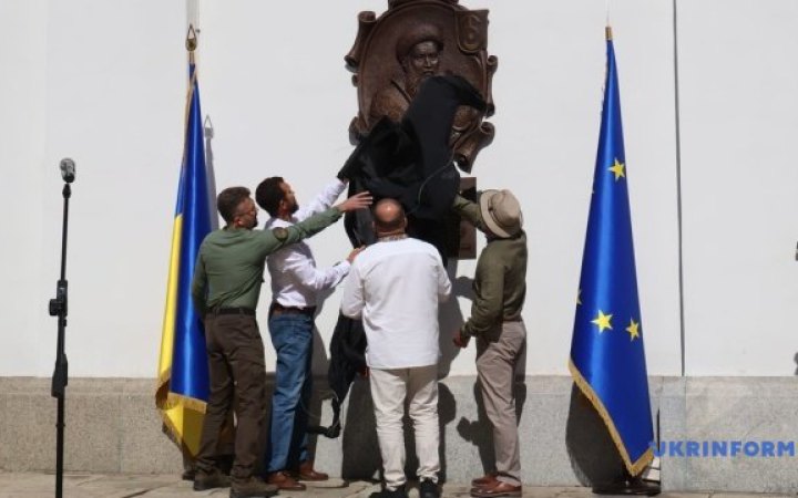 У Києво-Печерській лаврі відкрили меморіальну дошку на честь князя Костянтина Острозького