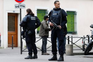 Возле резиденции Олланда в Париже сбили женщину-полицейского