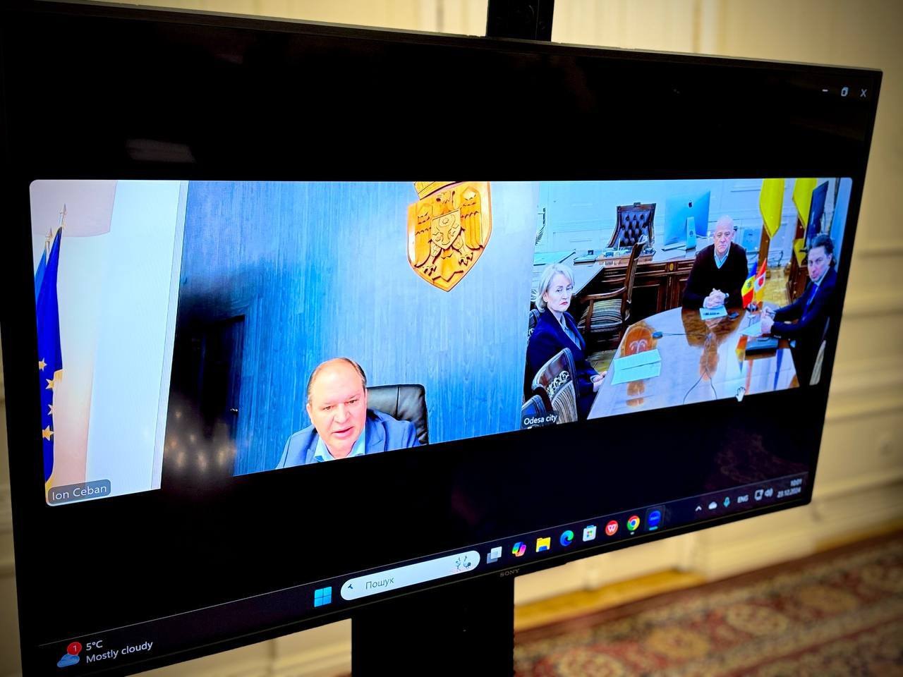 Мер Одеси Геннадій Труханов під час онлайн-зустрічі з мером Кишинева Іоном Чебаном, 23 грудня 2024 року