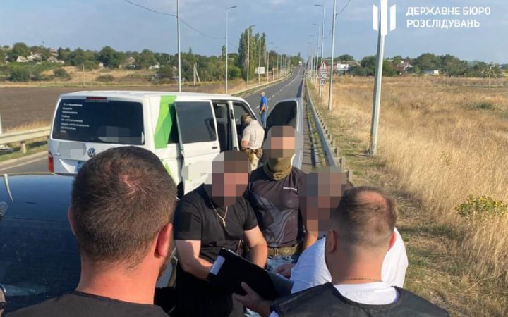 На Миколаївщині викрили правоохоронця, який допомагав за гроші “випускати” військовозобов’язаних з ТЦК