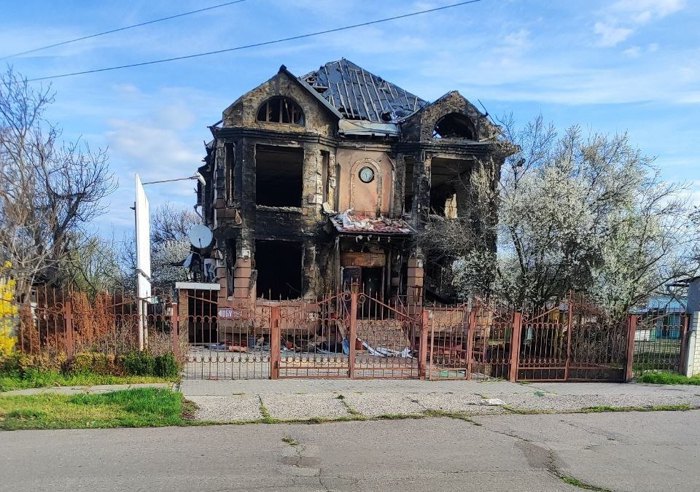 Зруйнований магазин в Олешках 