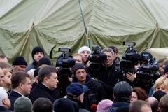 Охранники Азарова сломали камеру "5 канала"