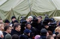 Охранники Азарова сломали камеру "5 канала"
