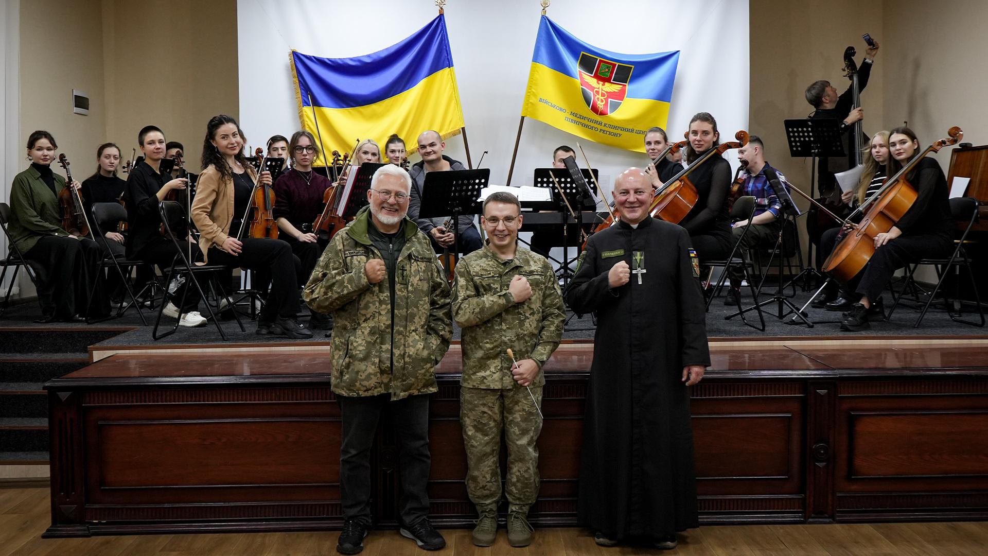 Натхненником та диригентом проєкту є начальник відділення комунікацій 5-ї штурмової бригади, старший лейтенант Сергій
Лихоманенко