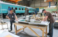 Яценюк пообещал "Укрзализныце" 12 млрд грн на новые поезда