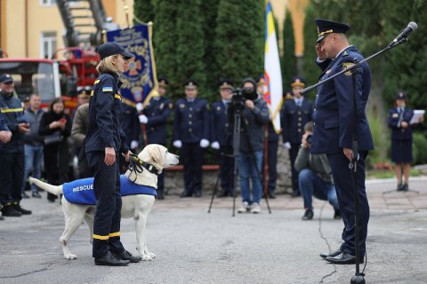 Першого собаку-рятувальника у лавах ДСНС Тернополя урочисто провели на пенсію 