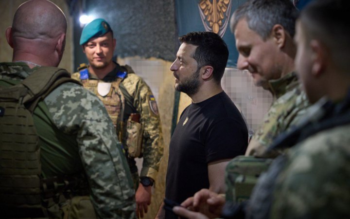Зеленський відвідав українських бійців, які ведуть наступальні дії на Бахмутському напрямку