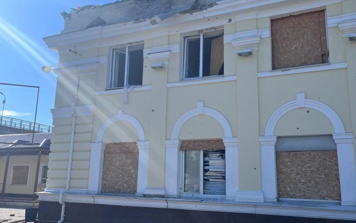 ​Під російський обстріл потрапив вокзал у Херсоні (доповнено)