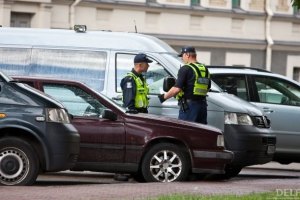 В министерстве обороны Эстонии прозвучали взрывы и стрельба