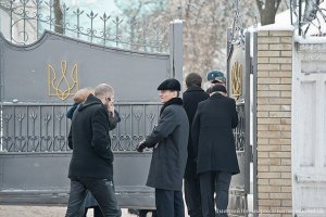 "Бютовцы" передали колонии Тимошенко 2,5 тыс. книг и зубную пасту