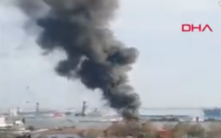 У порту Туреччини трапився вибух на нафтовому танкері