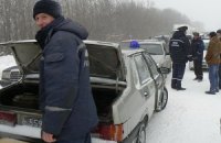 Снег парализовал львовский отрезок трассы Киев - Чоп