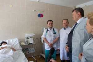 Янукович и Богатырева открыли лечебно-консультативный центр в Черкассах  