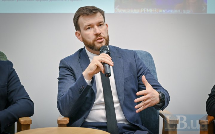 Міністр соцполітики Денис Улютін: «ВПО отримують у середньому 10 тисяч гривень виплат на місяць»