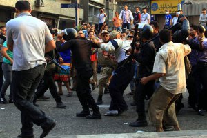​Египетская полиция разогнала сторонников Мурси слезоточивым газом