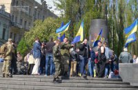 Представники "Свободи" чергують біля постаменту пам'ятника Леніну