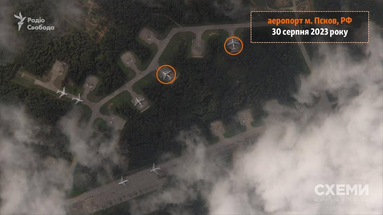 Супутникові знімки аеродрому у Пскові, де внаслідок атаки безпілотників у ніч на 30 серпня було пошкоджено Іл-76.