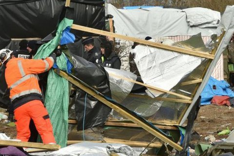 Во Франции снос лагеря беженцев перерос в беспорядки