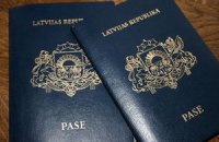 В паспорта латвийцев хотят вернуть графу "национальность"