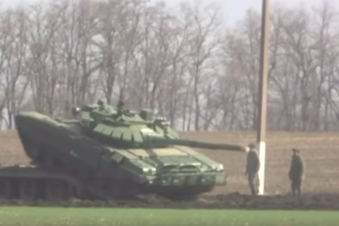 ​Reuters показало десятки российских танков возле границы с Украиной