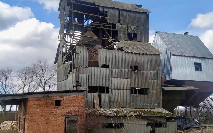 Росіяни атакували з безпілотників сільськогосподарське підприємство на Чернігівщині