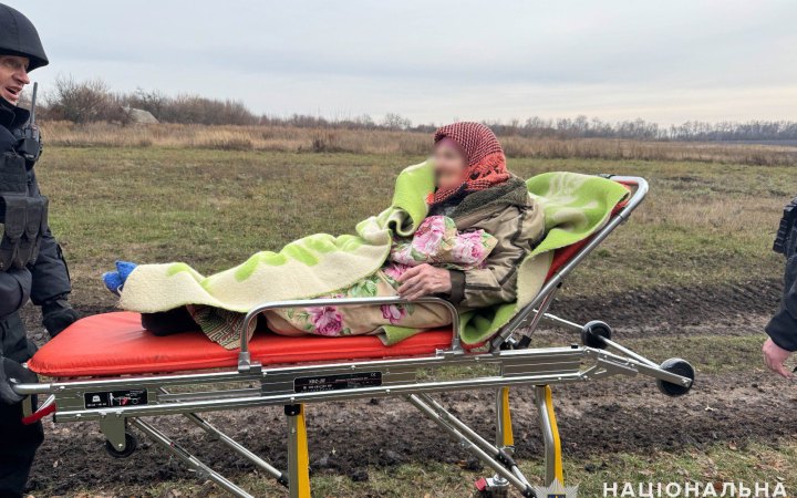 "Білі Янголи" евакуювали з прикордоння Сумщини літню жінку