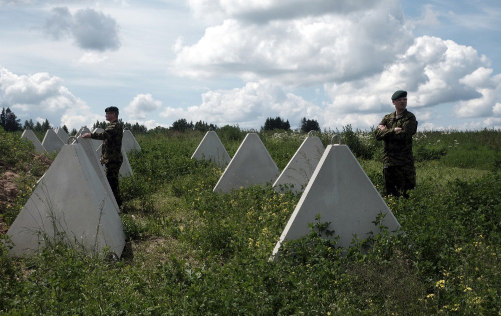 Естонські військовослужбовці біля «зубів дракона» на Балтійській лінії оборони, червень 2026 року