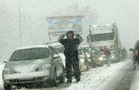 Снег и ветер усложнили проезд на автодорогах в некоторых областях Украины
