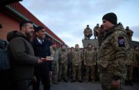 Зеленський нагородив українських військових, які перебувають у Великобританії