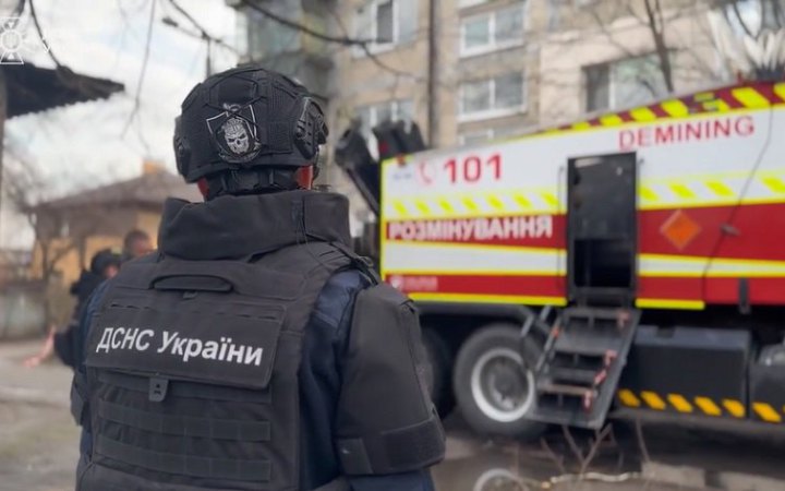 У Харкові російський безпілотник впав на приватний город і не здетонував