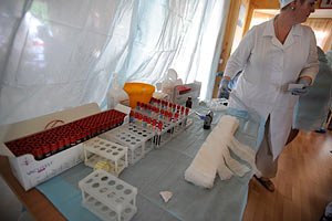 ВООЗ: лікарі заражають пацієнтів інфекціями