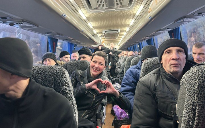 Білорусь передала Україні 114 цивільних громадян, зокрема Колеснікову, Бабаріко і Беляцького