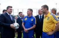 Янукович перед вылетом в Варшаву встретился со сборной Украины по футболу