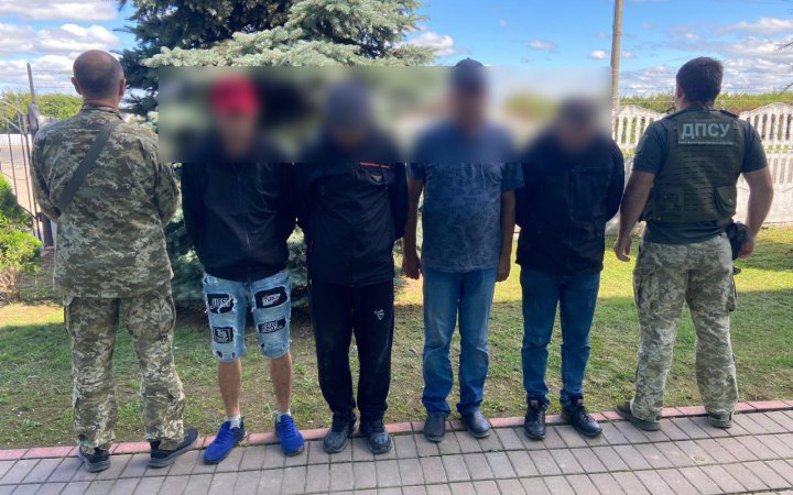 На кордоні із Угорщиною за добу затримали 9 нелегалів-чоловіків